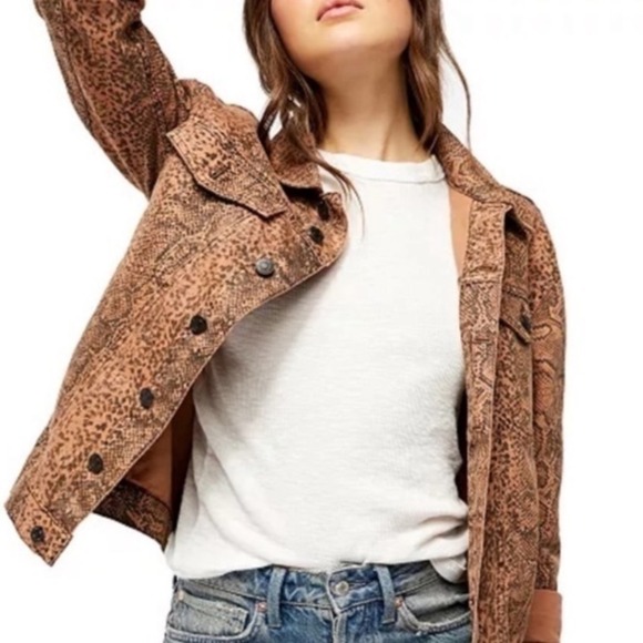 Free People Jackets & Blazers - Free People Snakeskin Animal Print Denim Jacket Women's Small Button Down